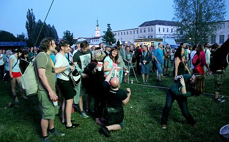 Dvacetiny Zámostí oslaví Tata Bojs i Mňága