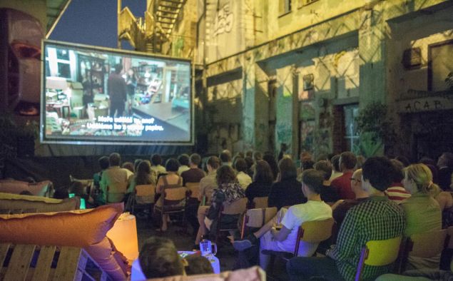 Letní kino MeetFactory se vrací na dvorek