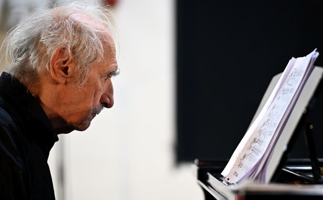 Zásadní Frederic Rzewski