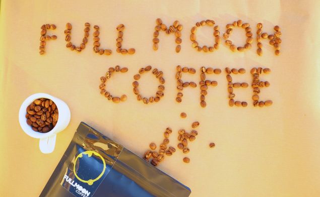 Full Moon Coffee: Koňak z Hondurasu