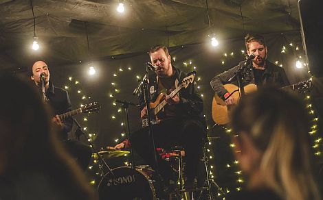 Zlomené srdíčko, nebo zlomená ruka? (Summer Acoustic Festival)