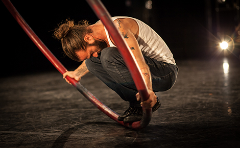 Nový cirkus a capoeira? Fear of Umbrellas