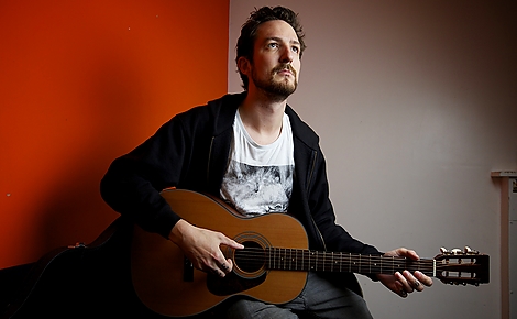 Frank Turner rozdá pozitivní songy