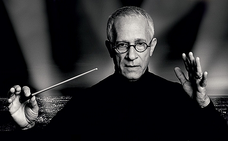 James Newton Howard hledá zpěvačku