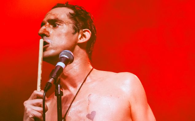 Lias Saoudi z Fat White Family v Kampusu Hybernská